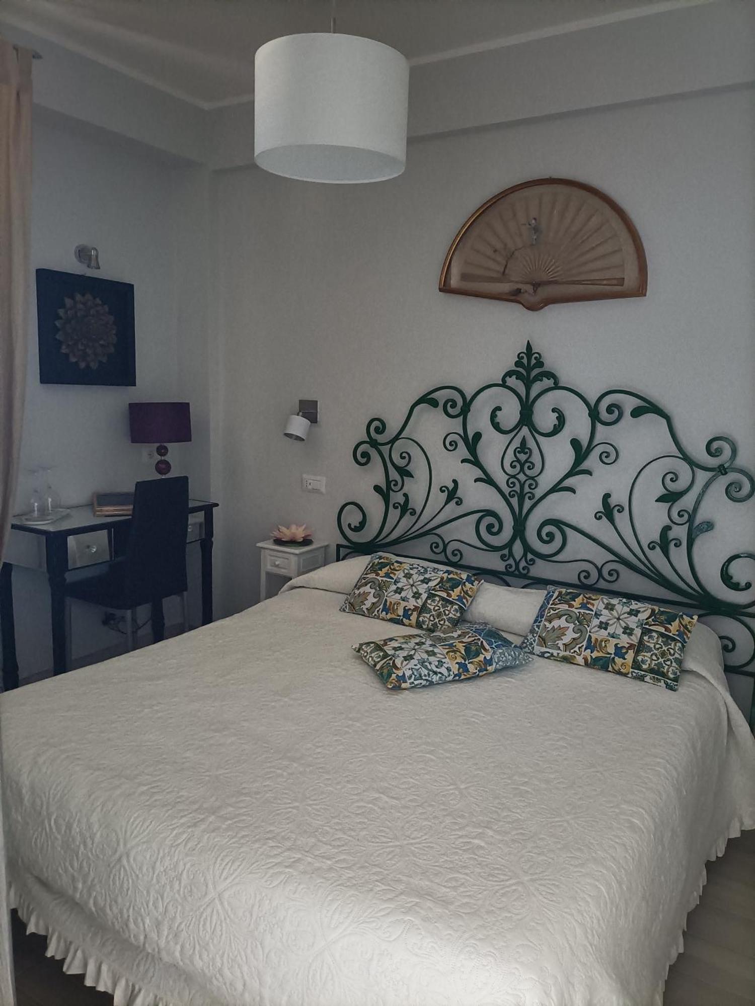 Al Bajah Loft Monovano Con Requisiti Hotel تاورمينا الغرفة الصورة